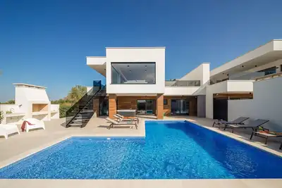 Image de Villa de luxe avec vue sur la mer, sauna, jacuzzi, piscine privée