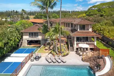 Image de Celebrity Home Across the Street From Beach! Pool With Slide, Pickleball, Gym!