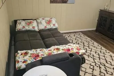 Image de Cottage slps 4 with 2 beds, ice mach, washer\/Dryer, kitchenette, hot tub, pets.