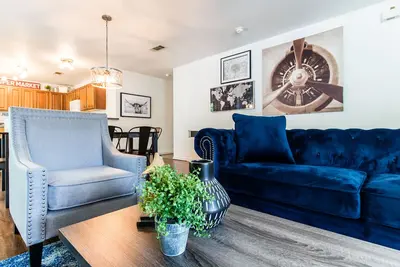 Image de Urban Chic - Perfect for Groups!