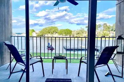 Image de Lakefront Sunrise Retreat