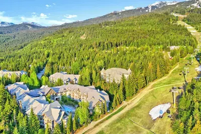 Image de Luxe 2-Bed Ski In/Out | On Hill