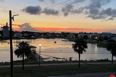 Image de Sunrise to Sunset Views- Walking distance to Boardwalk and Restaurants!