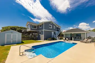 Image de Complete Remodel-Saltwater Sanctuary- Pool, Dog Friendly- Walk 2 Beach!