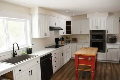 Image de Large Kitchen, Hot tub, Game & Arcade Room