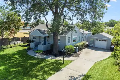 Image de Fort Worth Cottage, Camp Bowie restraunt and hospital area, just off I-30