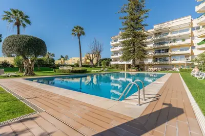 Image de Tasteful 1 Bdr Flat W/Balcony & Pool by LovelyStay