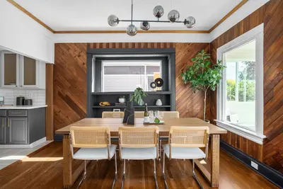 Image de Chic urban retreat within the vibrant Hawthorne / Richmond neighborhood