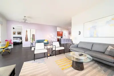 Image de Vista Cay WOWFactor Penthouse. Stylish. Lake View. Near Pools, Parks, Conventions