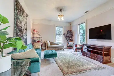 Image de Eclectic Sacramento Home ~ Half Mi to Downtown!