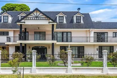 Image de Spacious Mansion Retreat:  Enjoy the Beach & City
