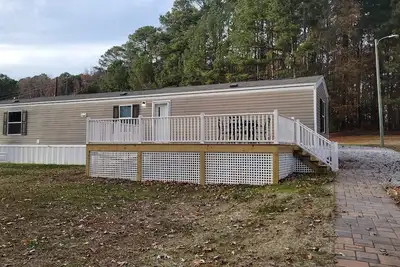 Image de Waterfront mobile home on beautiful Lake Gaston with private pier access.