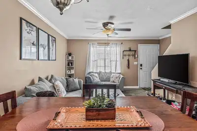 Image de Woodstone Retreat Condo right next to Uga golf course!