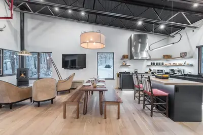 Image de Prime Location in Suncrest Community, Near Downtown + Pet Friendly!