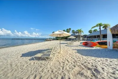 Image de 2br 2. 5bath Waterfront Townhome with Beach & Amazing Amenities at Little Harbor!