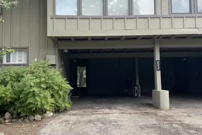 Image de Dream location across from the bike path, 2 min to lift, 3 min to downtown
