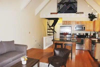 Image de Cozy and affordable Condo, close to the Ski Resort.