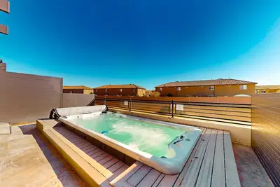 Image de 2-story home with private swim spa & game room - pool & pickleball on-site