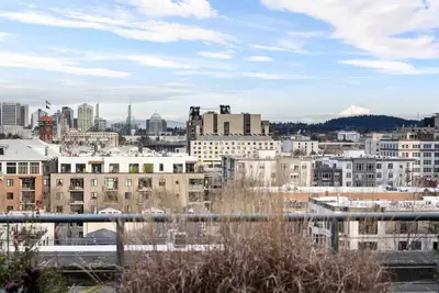 Image de Luxury Penthouse Living, Breathtaking Views, Huge Wraparound Deck, All New Decor, Two Parking Spots