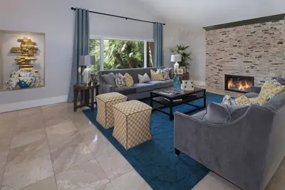 Image de Indulge in opulence at this 1. 2-acre, 6600 sq ft interior, Nellie Gail Estate