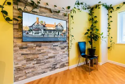 Image de Comfy 1 Bedroom Apartment with 2 Tv's Easy Access to Central London. Sleeps 3