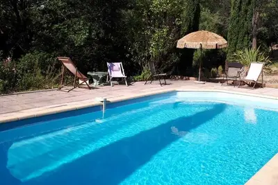 Image de Maison au milieu des bois, avec piscine