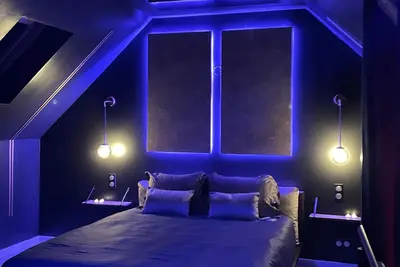 Image de Gîte romantique avec Spa et accessoires coquins
