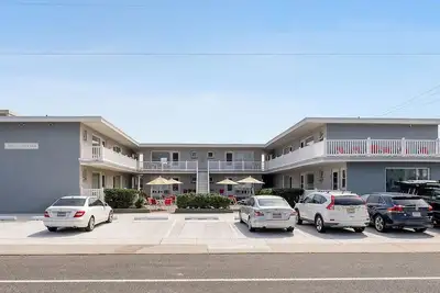 Image de 1 Bed/ 1 Bath Full Kitchen close to Downtown and Beach