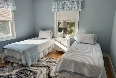 Image de The House with the Blue Door - 3 Minutes from Downtown Niantic!