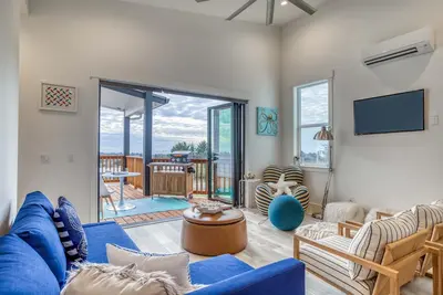 Image de Ocean Views, NanaWall Glass Doors, Chef’s Kitchen in New Build Above Neskowin!