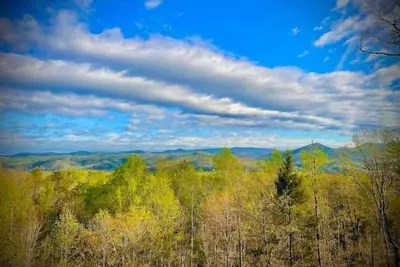 Image de Smoky Mountain Cabin With Private Deck Hot Tub Close to National Park