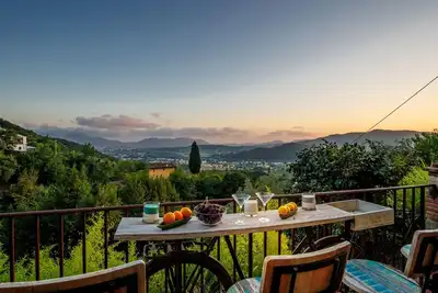Image de Villa Alice, panoramic stone farmhouse to sleep 10 with pool in Lucca