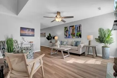 Image de The Chucktown! Walkable to bars+King bed!
