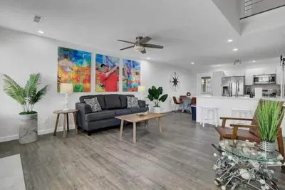 Image de Walk to best of Park Circle! Sport vibe+King Bed
