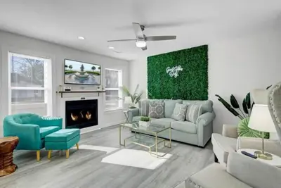 Image de Good Vibes Only! Walkable to Park Circle+King Bed!