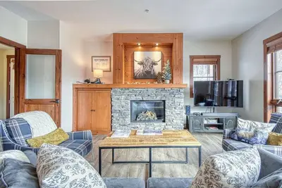 Image de Ski In/Out Condo w/ Mountain Views and Ski Locker
