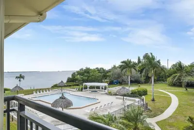 Image de New! \"Flamingo Palms\" Waterfront Condo in St. Pete