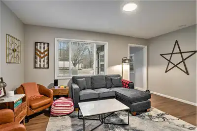 Image de Adorable getaway with wifi, fireplace, and grill - one mile to lake