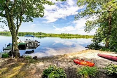 Image de Lake House\/Camp Quiet on Lake Pleasant- Hot Tub, Fire Pit, Direct Water Access
