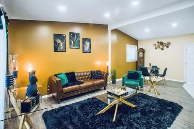 Image de 4 Beds 2 Bath Hot Tub & Adult Play Area