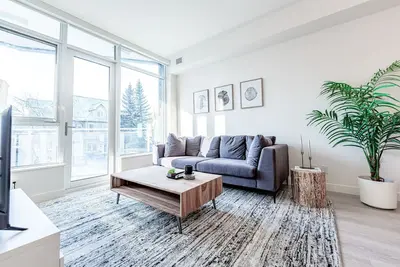 Image de Tranquil & Central 1 Br Riverside Oasis