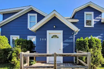 Image de Cozy one bedroom cottage on the edge of town. Close to trails and lakes.