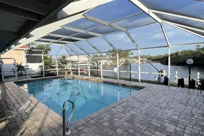 Image de Beautiful remodeled pool home on quiet canal with ocean access.