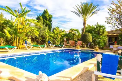 Villa soleada avec piscine privée, climatisation et Wifi