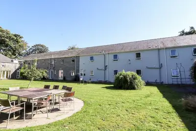 Image de The Bevan, pet friendly, with hot tub in Bontnewydd, Gwynedd