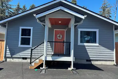 Image de Dog-Friendly Coastal Home Near the Beach
