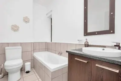 Lush 2 Bed, 2 Bath in Dainfern with Back Up Power