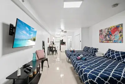 Image de Escape 2 Beach, Ocean Dr Deco Apt w/2 Queenbeds