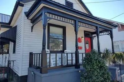 Image de Majestic Palms-A 1933 Restoration-Walk2Everything! \n