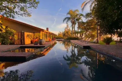Image de Tropical Malibu Mansion With Epic Ocean Views